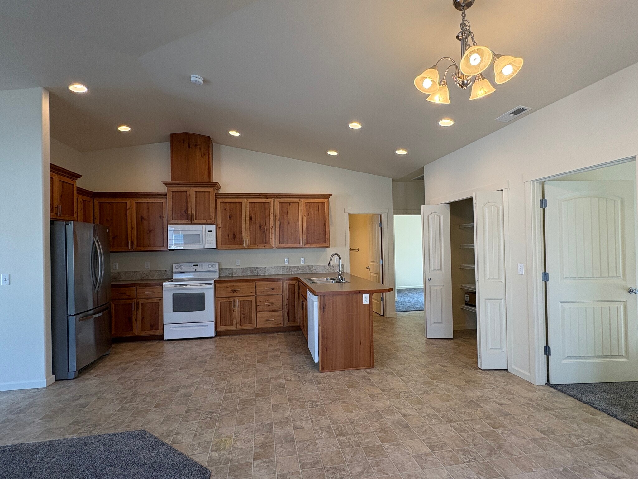 Building Photo - 1419 Springwater Ave