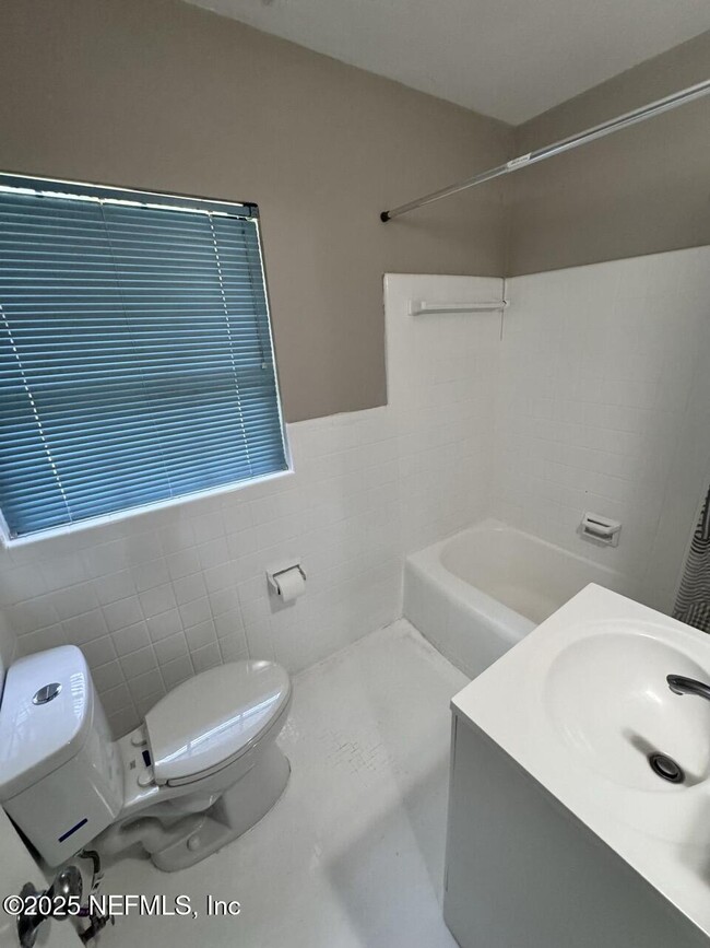 Building Photo - 2054 Holly Oaks River Dr