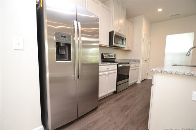 Building Photo - 1006 Romeria Dr