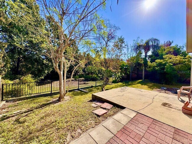 Building Photo - 10028 Oasis Palm Dr