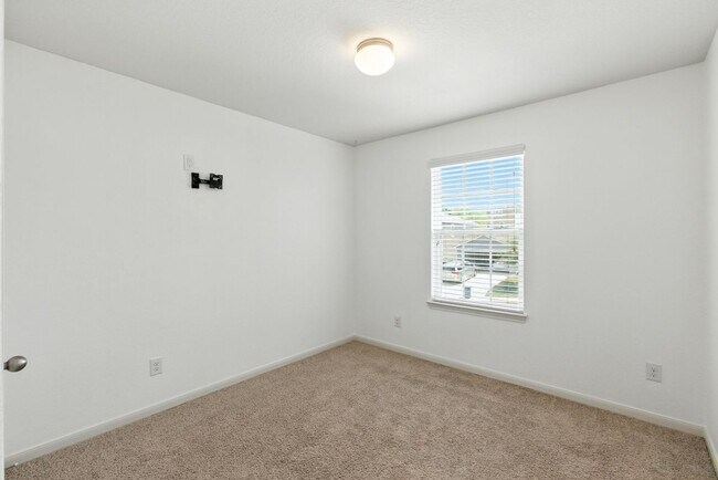Building Photo - 6031 Southern Vis