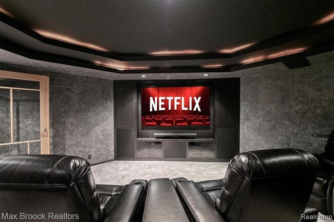 Building Photo - 3333 W Shore Dr