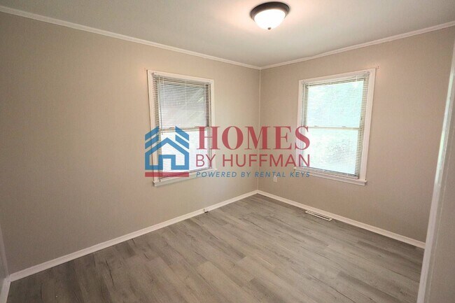 Building Photo - Three Bedroom House  | Attached Garage