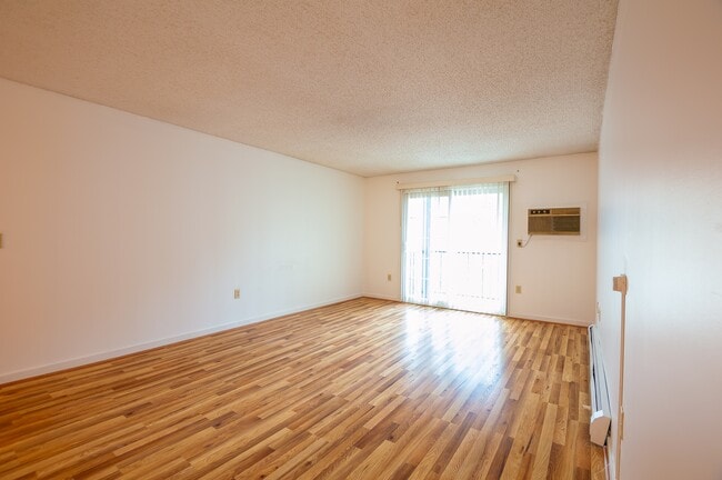 Building Photo - 8 Northbrook Dr