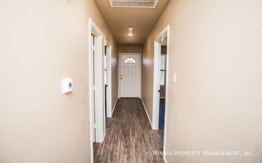 Building Photo - 2510 N Ave O