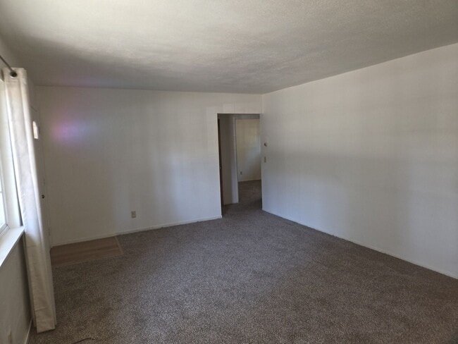 Building Photo - unfurnished two bedroom house