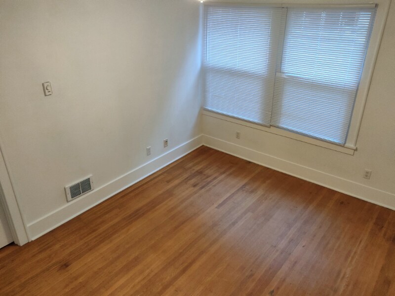 Building Photo - 4737 Brooklyn Ave NE