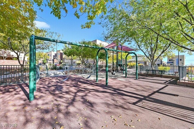 Building Photo - 10635 Seasonable Dr