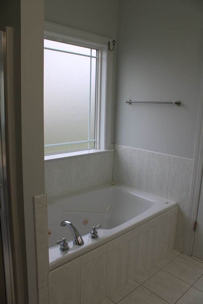 Building Photo - 3705 Warwick Pl
