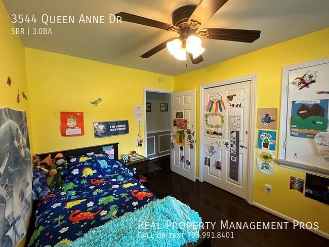 Building Photo - 3544 Queen Anne Dr