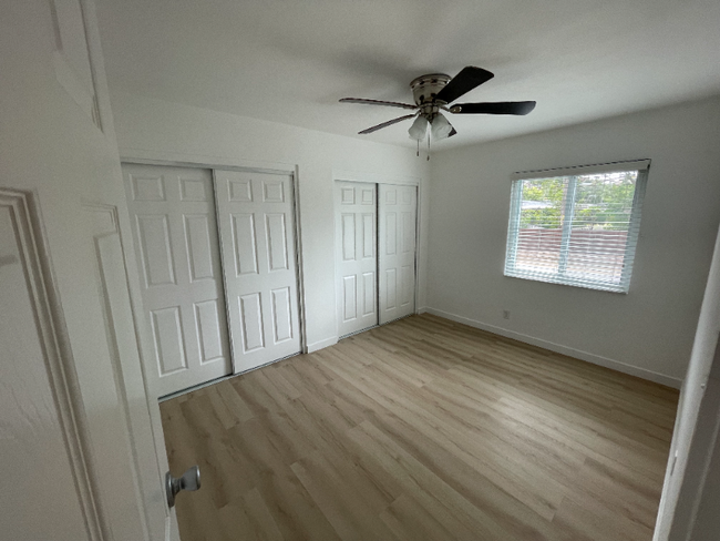 Building Photo - 405 Beaumont Dr