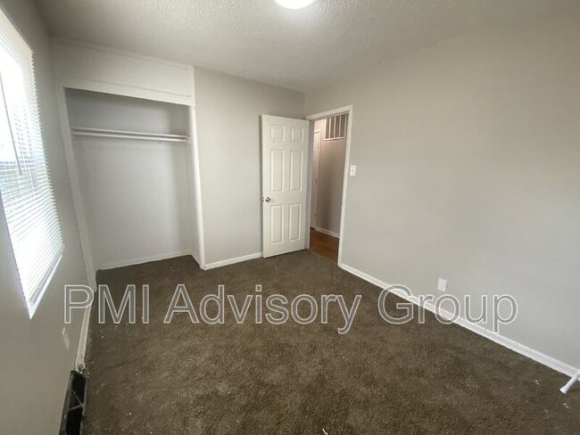 Building Photo - 409 SE 34th St