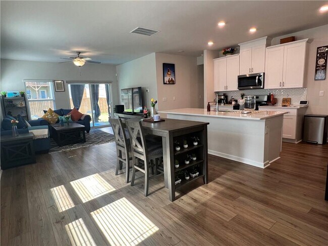 Building Photo - 242 Wells Cir