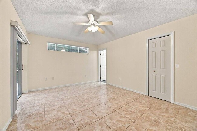 Building Photo - 2393 Paulette Dr