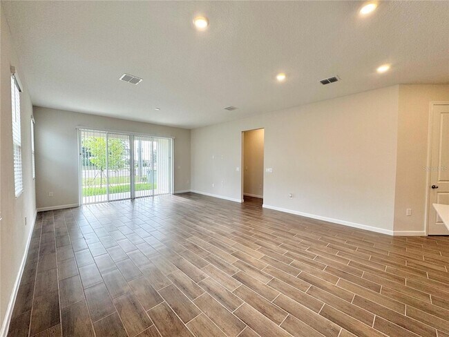 Building Photo - 656 Hennepin Lp