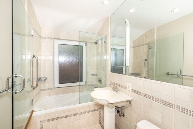 Building Photo - Charming 3 Bed, 2 Bath Single Story Home - Available Short Term!