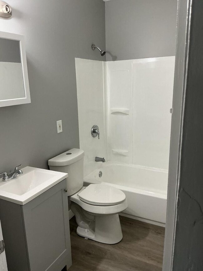 Building Photo - 3412 E 123rd St