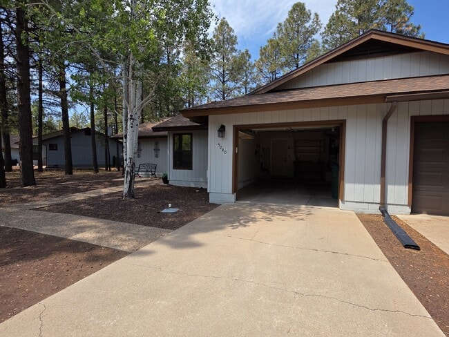Building Photo - 5240 S 28th Pl