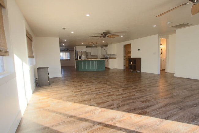 Building Photo - Downtown Washington - (Approved) Pet Optional