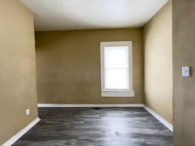 Building Photo - 722 S Hackley St
