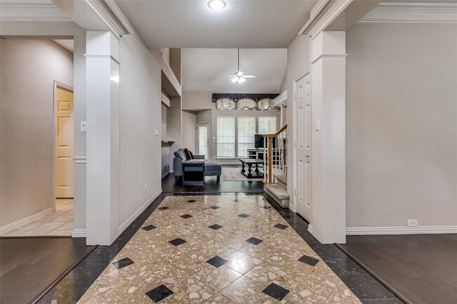 Building Photo - 8412 Greystone Ct