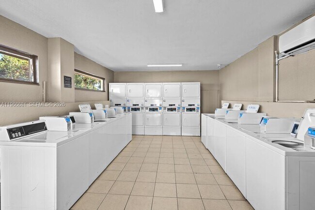 Building Photo - 1800 Sans Souci Blvd