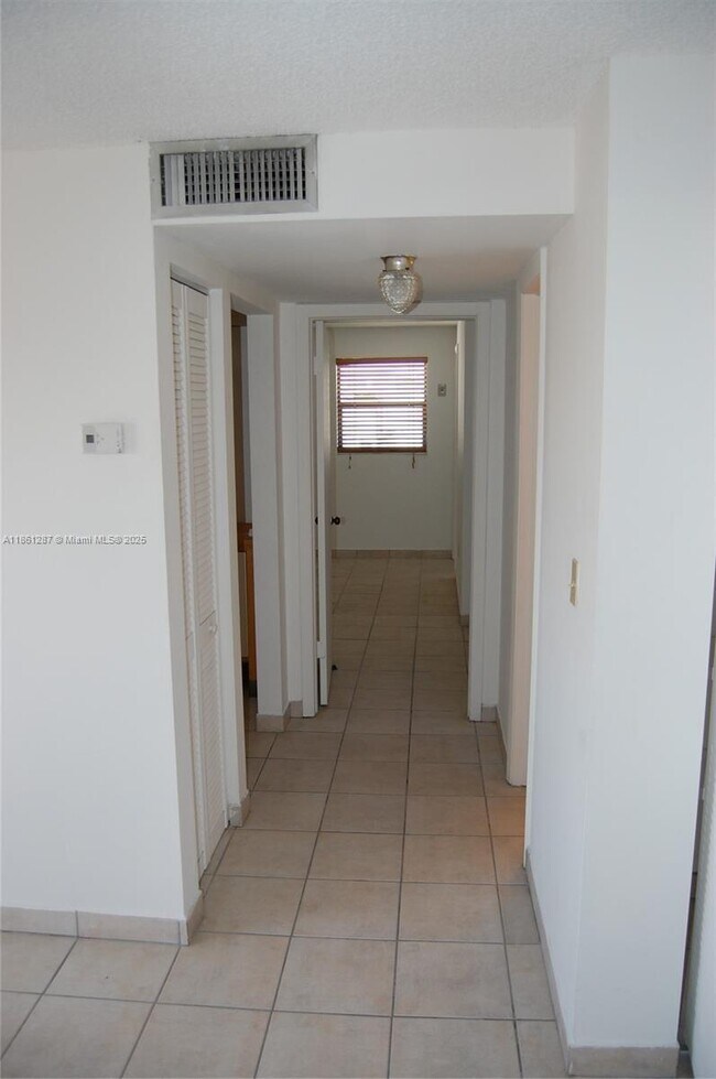 Building Photo - 1334 Collins Ave