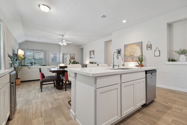 Building Photo - 3049 Sorrento Hl Dr