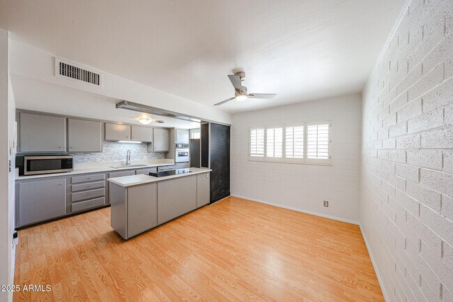 Building Photo - 6544 N 12th St