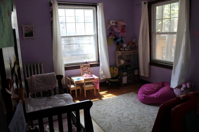 Building Photo - Brighton 1 Bed available now