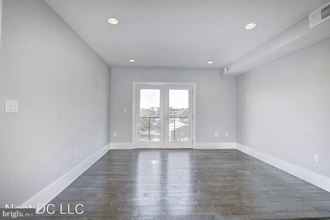 Building Photo - 1827 Benning Rd NE