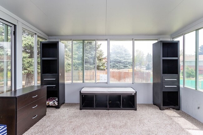 Building Photo - Peaceful Bi-Level Home in a Quiet Cul-de-Sac