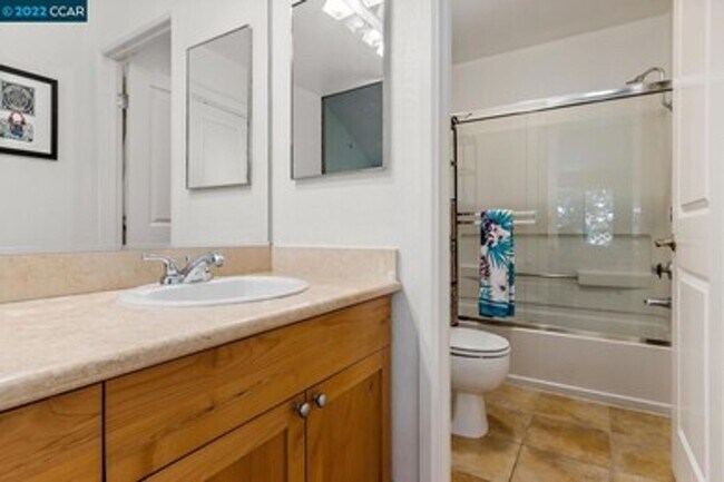 Building Photo - Gorgeous Two-Bedroom Condo with Golf Course Views in San Ramon!