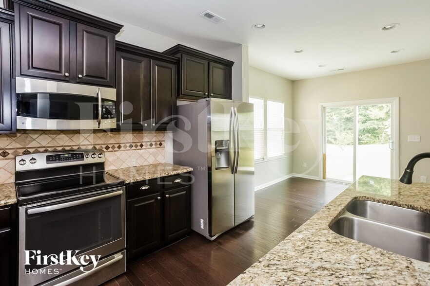 Building Photo - 2299 Isaac St