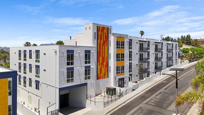 Building Photo - 433 Rosenell Ter