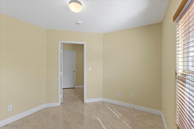 Building Photo - 4748 Golden Shimmer Ave
