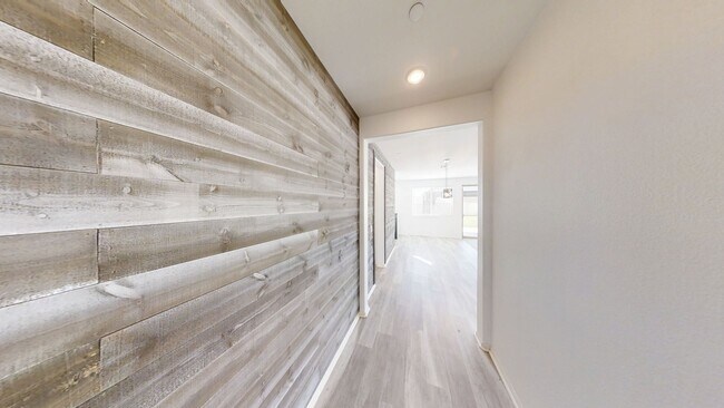 Building Photo - Beautiful 2 Story 4 Bedroom 3 Bathroom hom...