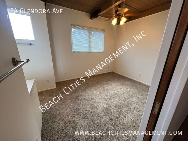 Building Photo - Amazing 1 Bedroom 1 Bath Triplex steps fro...