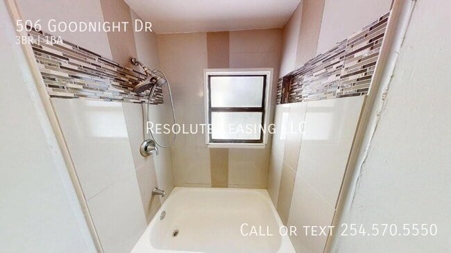 Building Photo - 506 Goodnight Dr