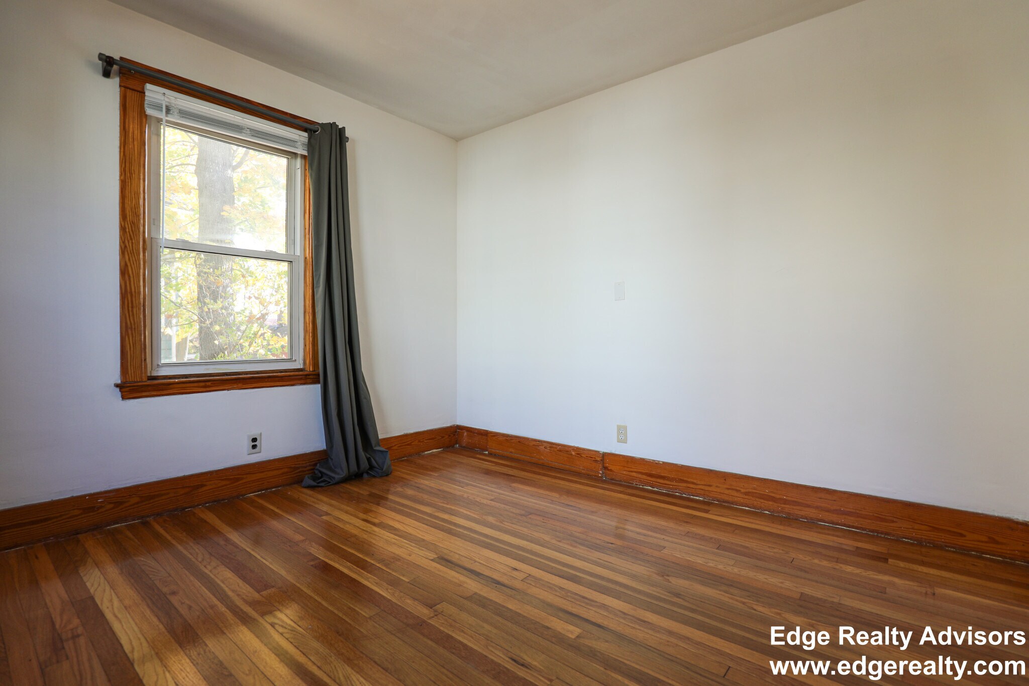 Building Photo - 27 South Crescent Circuit