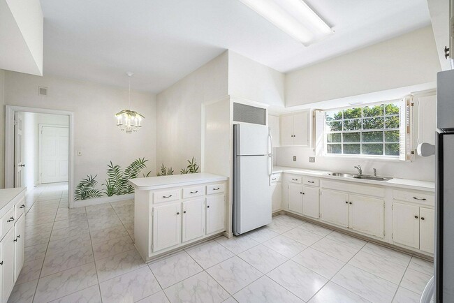 Building Photo - 157 Wells Rd