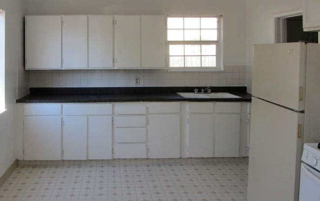 Interior Photo - 1808-1822 South Ave