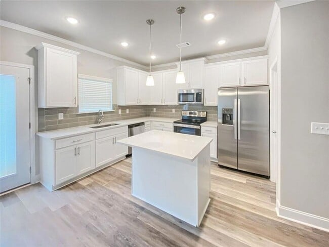 Building Photo - 1466 Fern Ridge Ln
