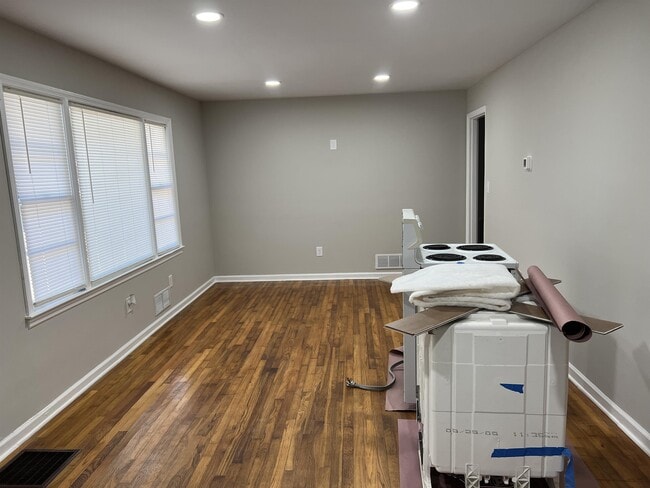 Building Photo - 230 Habersham Dr