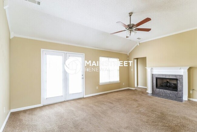 Building Photo - 3 Bedroom Pet-Friendly Home in Collierville, TN with Main Street Renewal