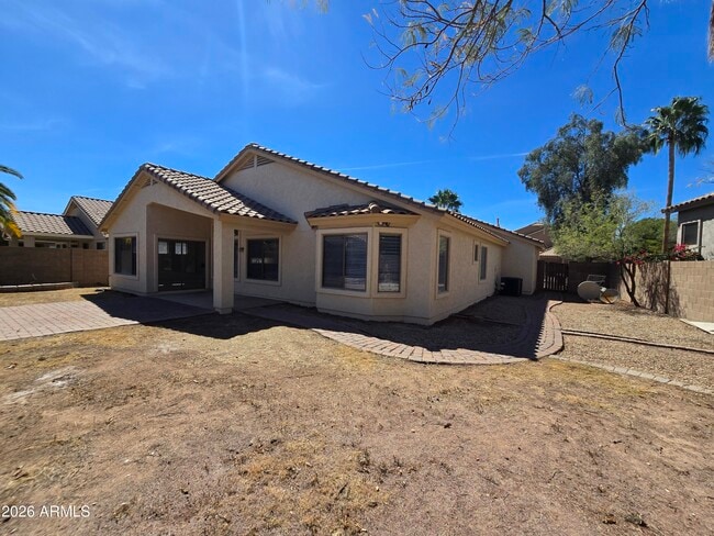 Building Photo - 1074 E Cathy Dr