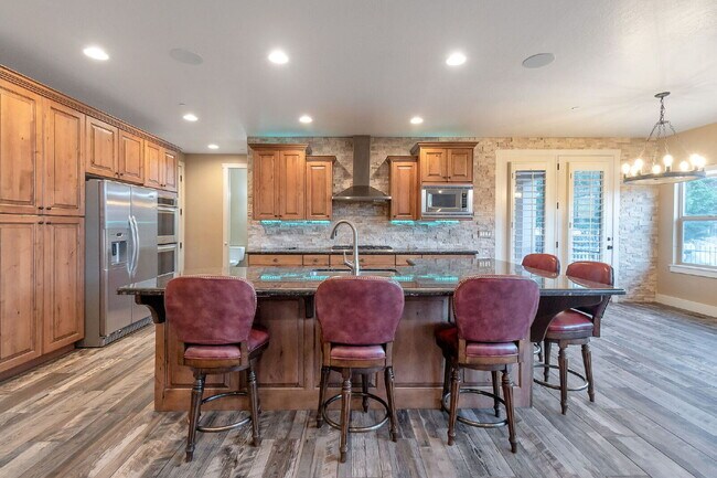 Building Photo - Suncrest — Stunning 4 Bed, 4 Bath Home - SPACIOUS LIVING