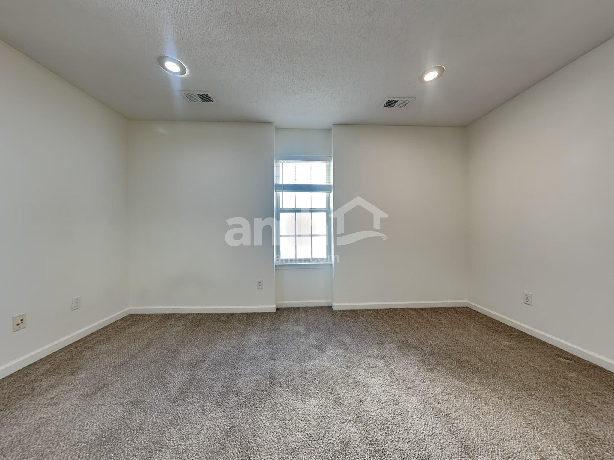 Building Photo - 1015 Warwick Pl