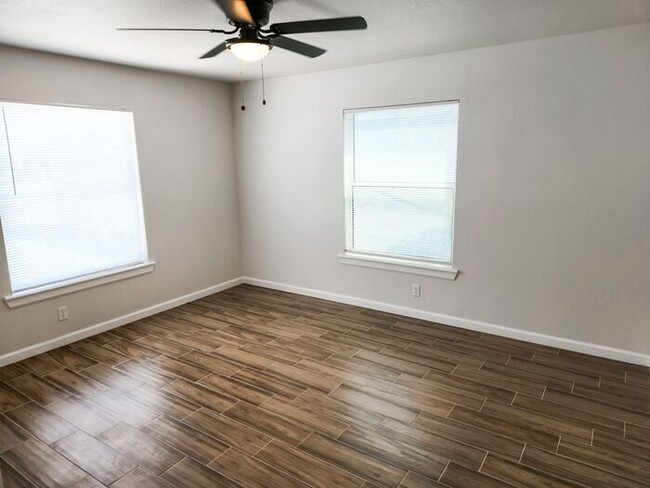 Building Photo - Two bedroom fully remodeled with refrigera...