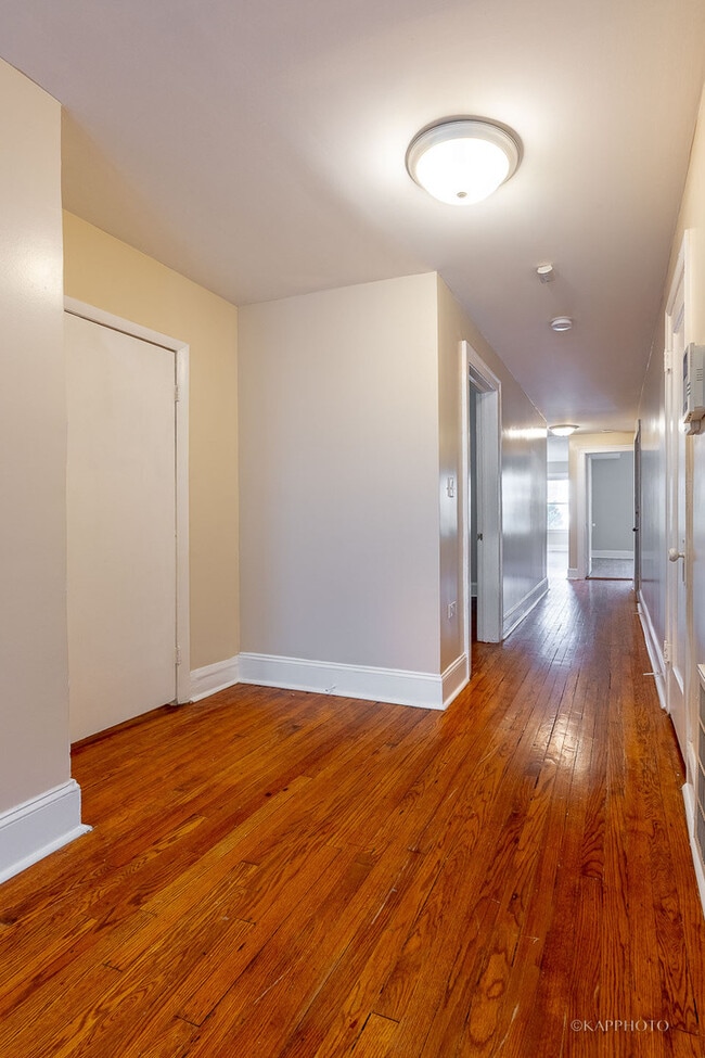 Building Photo - 6819 S Ridgeland Ave